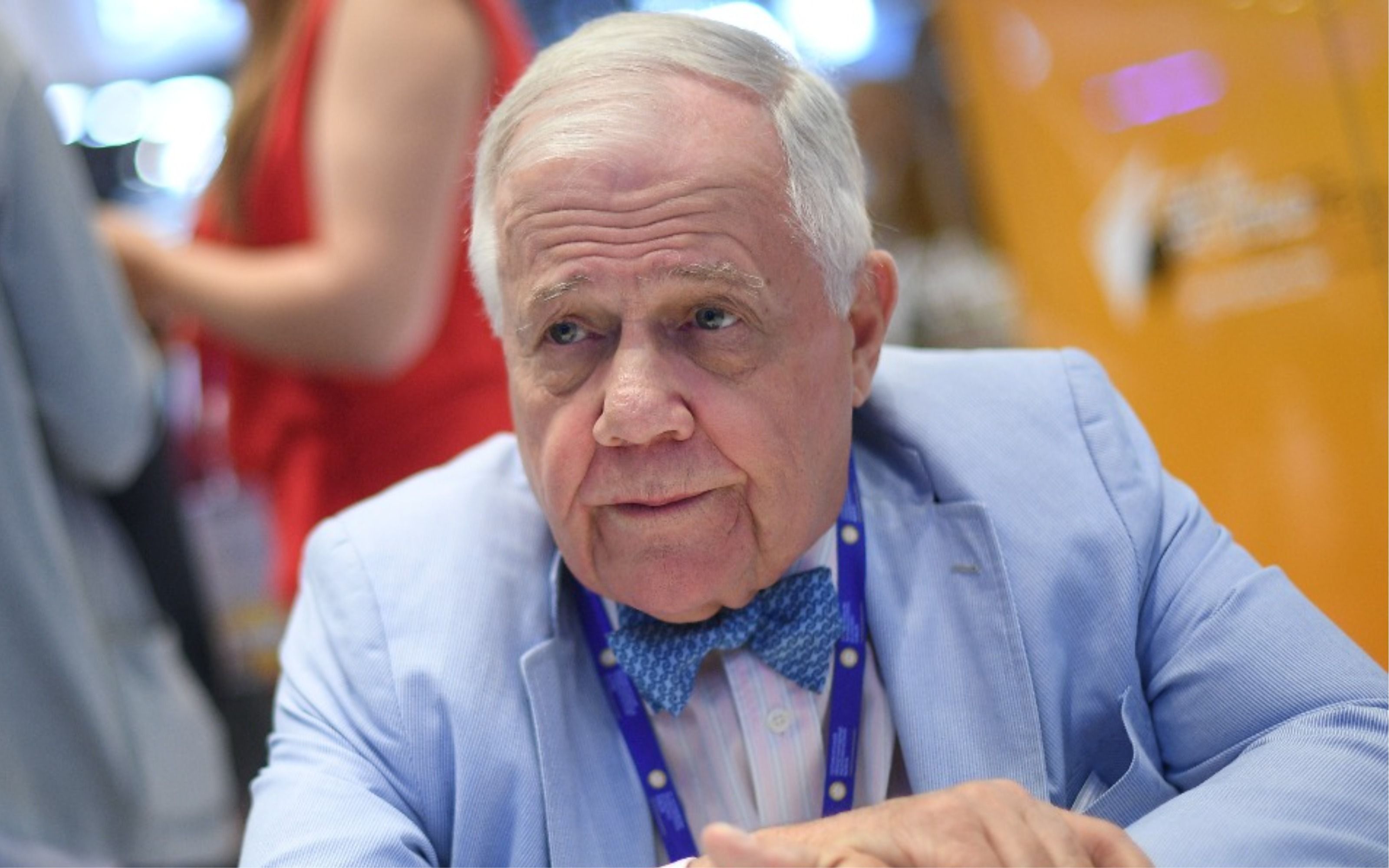 円安は進む。政府・日銀はとんでもない過ちを…」投資家ジム・ロジャーズが予言する“50年後の日本” | 文春オンライン