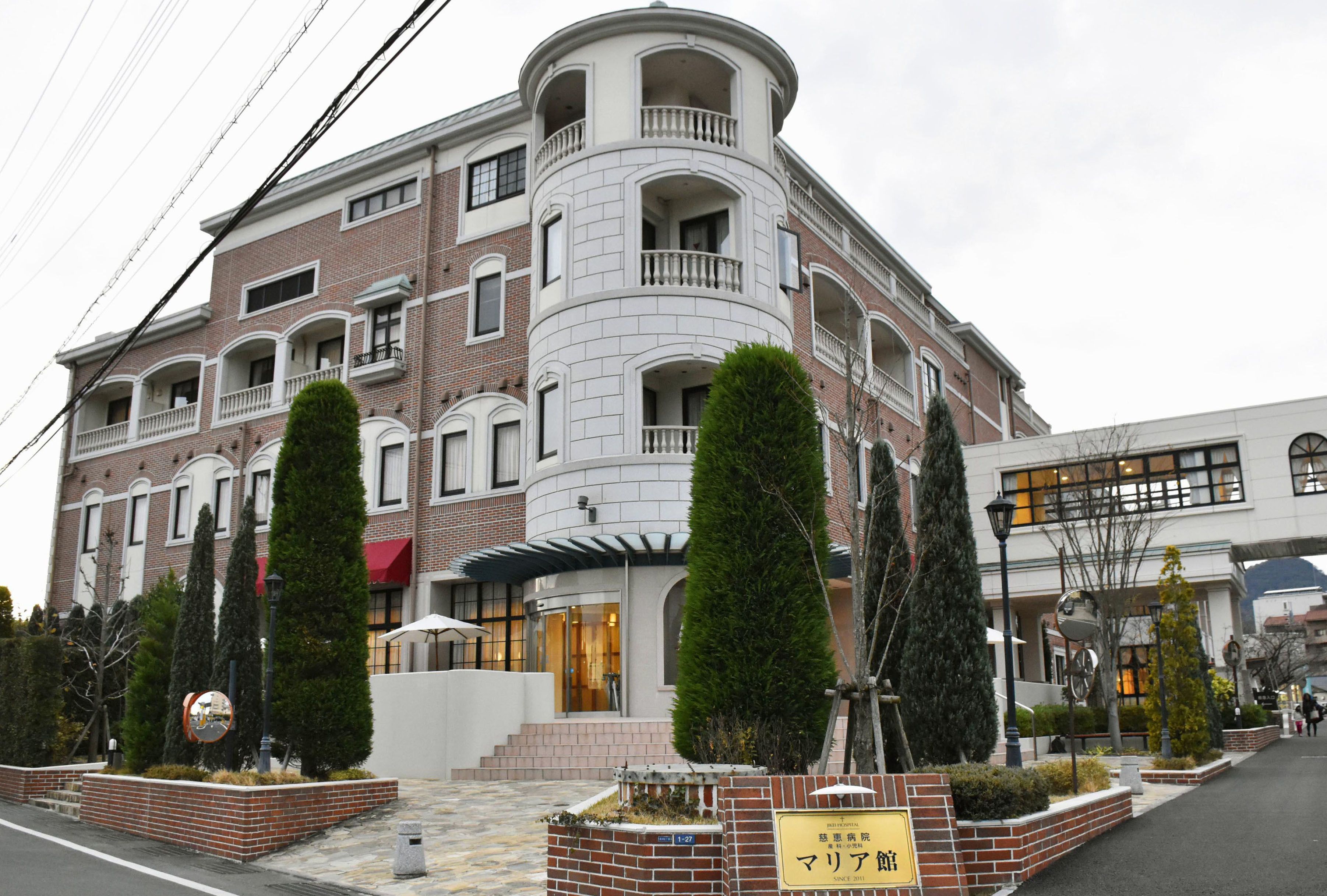 写真 2ページ目 羽田空港のトイレで出産直後に女子大生はなぜ乳児を殺めたか デリヘルのバイトは 性経験を積むことで女性であると確認したかった 文春オンライン