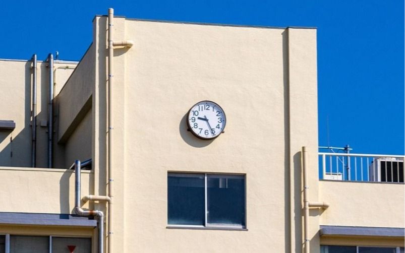 「100回くらい盗撮した」駅のホームで女性のリュックに体液をかけた30代教員も…《文科大臣も激怒！》“教員の性暴力”が止まらないワケ | 文春オンライン