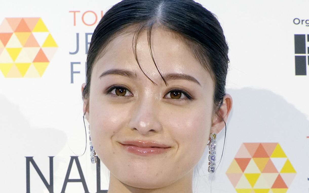 橋本環奈“パワハラの流儀” 元マネージャー、共演者、スタッフが続々告発《NHK「プロフェッショナル」では素顔とまるで違う言動が――》 | 週刊文春