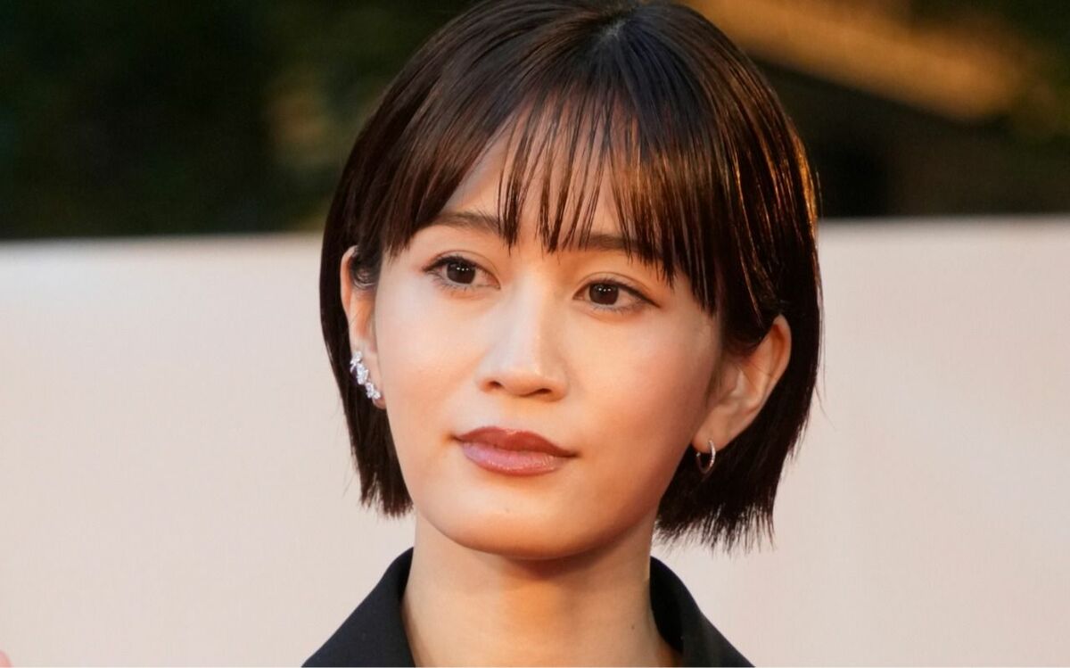 27歳で結婚した俳優との別れ、事務所独立、「一生忘れない」大先輩の言葉は…前田敦子(35)が歩む“自分で型にはまらない”人生 | 文春オンライン