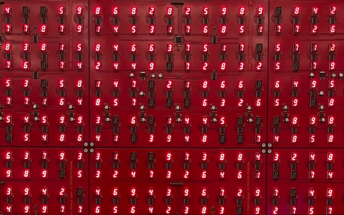 万国共通言語の 数字 で 生命の輝きを表現する 宮島達男の揺るぎないアートに刮目せよ 文春オンライン