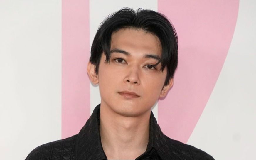 “国宝級イケメン”への反発心から「無駄に太った」ことも…泥酔騒動から1年、吉沢亮が命を削って成し遂げた“復活劇” | 『ばけばけ』を読む | 文春オンライン