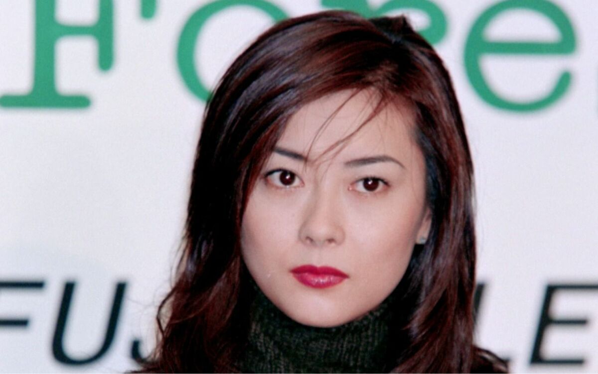 「私は商品」「演じることなんて大きらい」苦悩を抱え…中山美穂が『Love Letter』の試写で泣き崩れた理由 | 文春オンライン