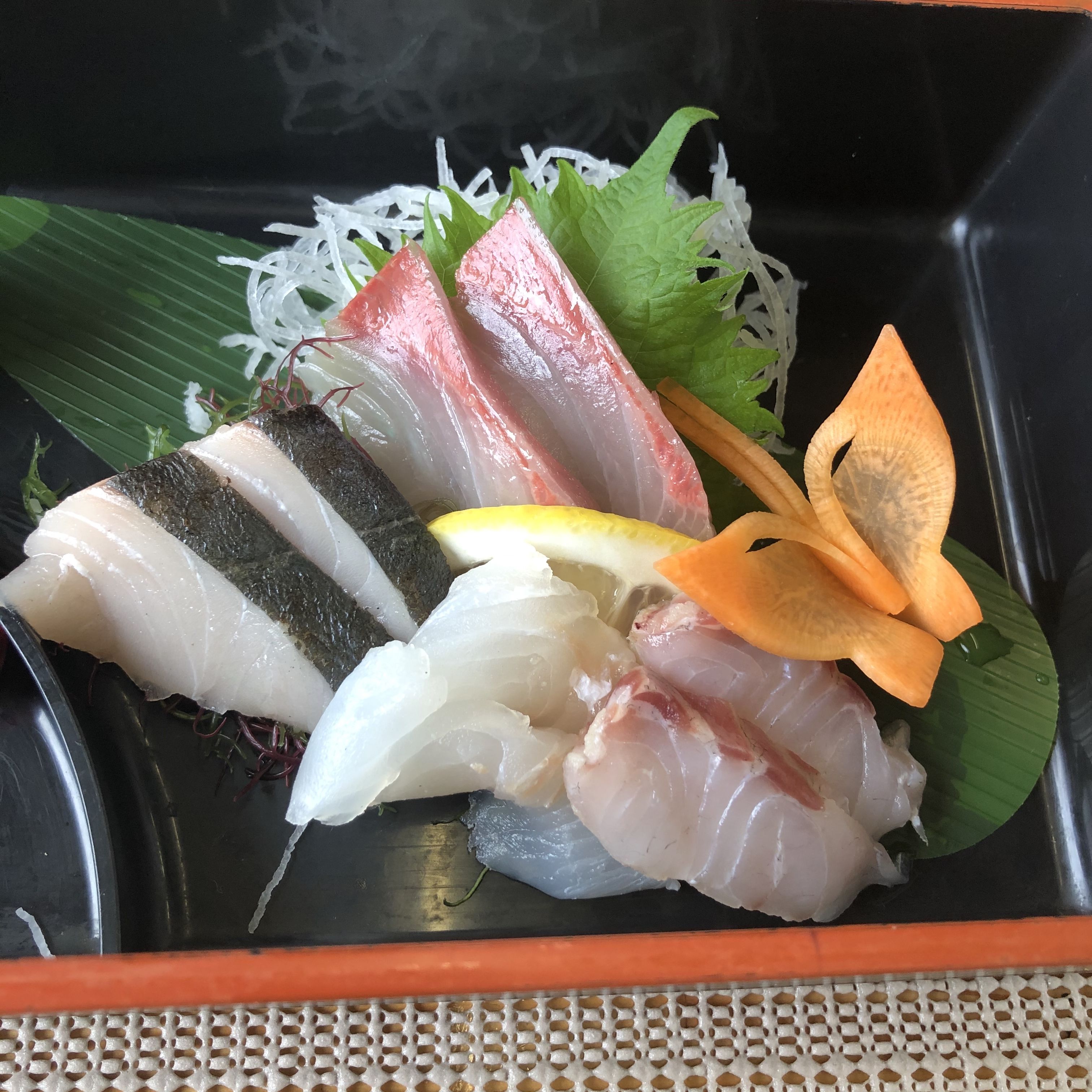 写真 4ページ目 東京駅から1時間10分 ディーゼルカー いすみ酒bar列車 で地酒と肴を楽しむ 文春オンライン