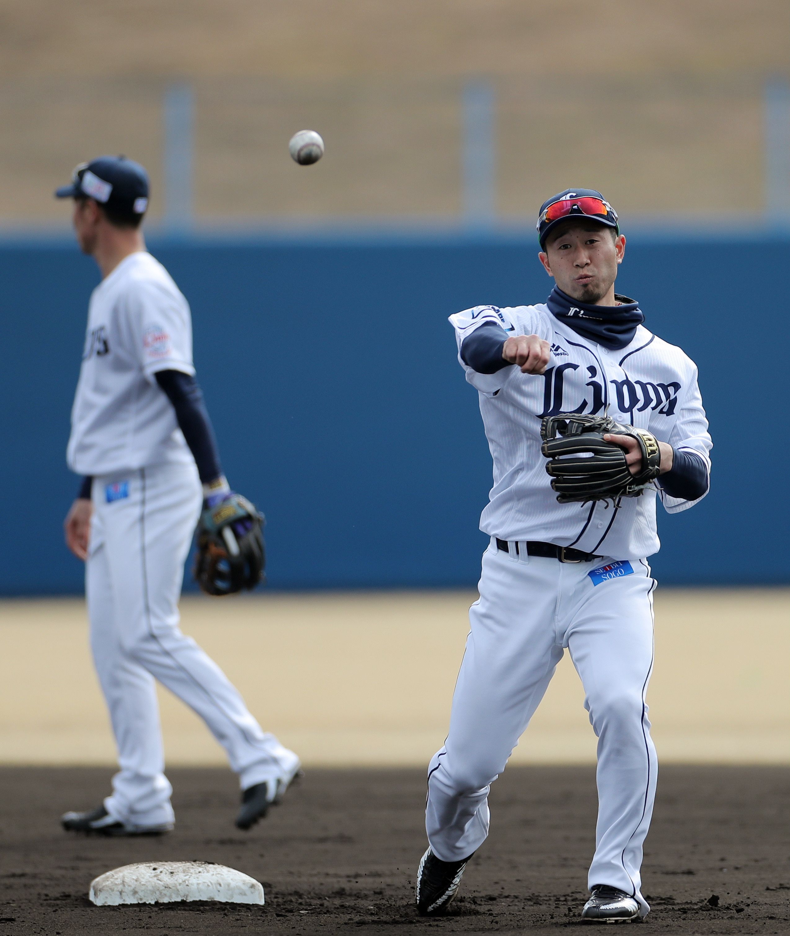 写真 1ページ目 ポイントは薬指 西武 外崎修汰がグラブを変えた理由 文春オンライン