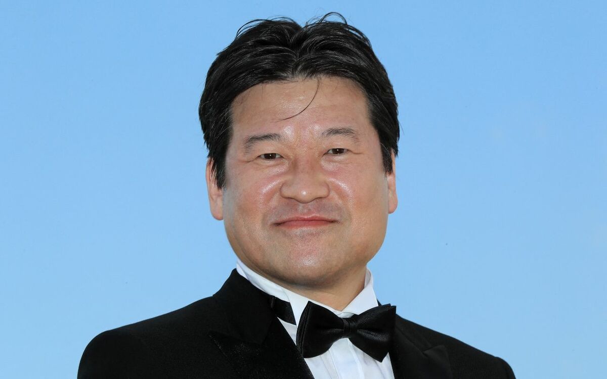 「深刻なハラスメント」と認定、フジテレビ『夫婦別姓刑事』で“問題行動”発覚…佐藤二朗(57)とは? 1日でリクルート退職→大ヒット映画「爆弾」でアカデミー賞受賞 | 文春オンライン
