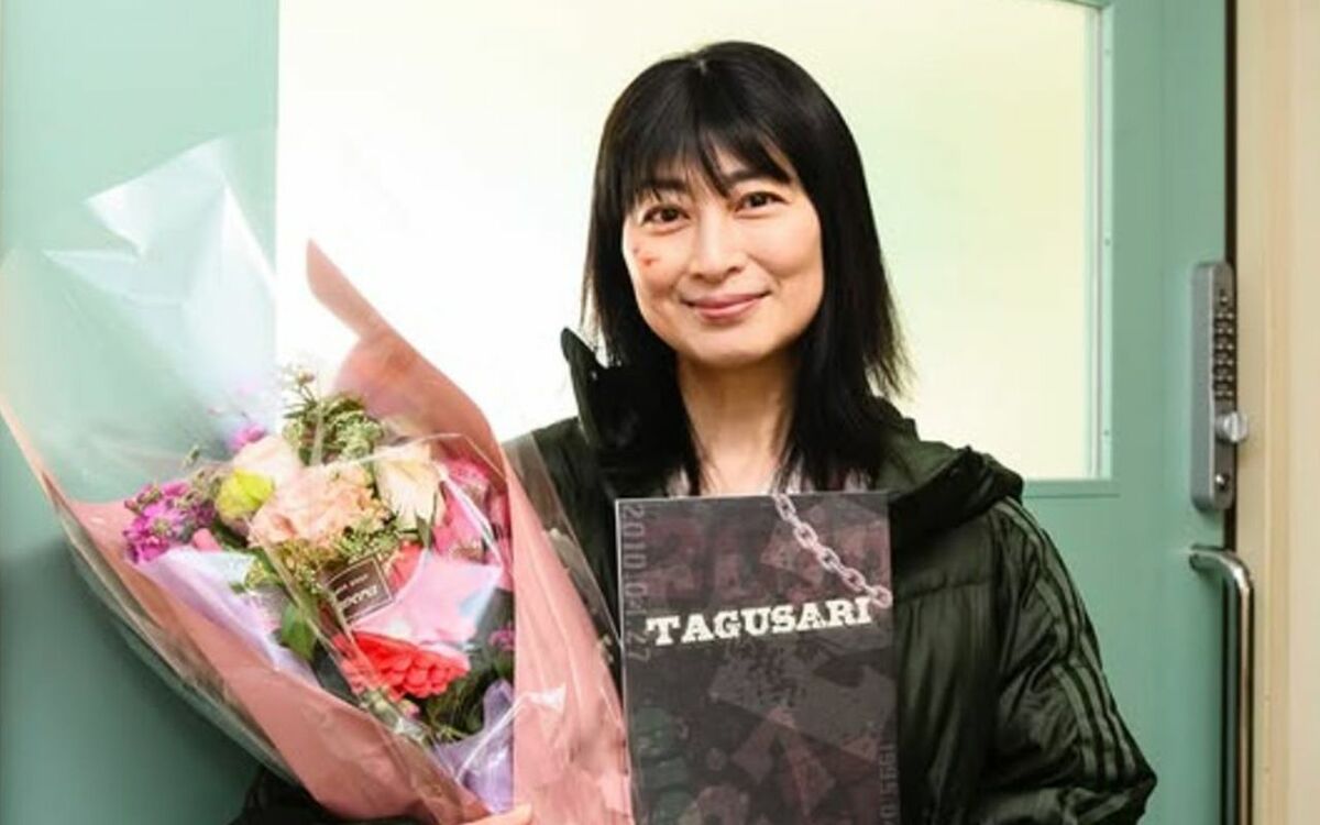 セーラー服姿で押し倒され無理やり太ももをなめられる衝撃シーンも…23年の長期休業から復帰した仙道敦子(56)の“激愛すぎる”結婚生活 | 文春オンライン