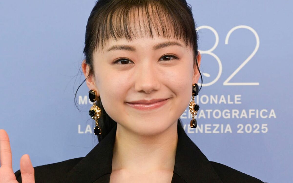 芦田愛菜（21）が大人気ラノベ『薬屋のひとりごと』実写化で主演に！《累計発行部数4500万部》 | 文春オンライン