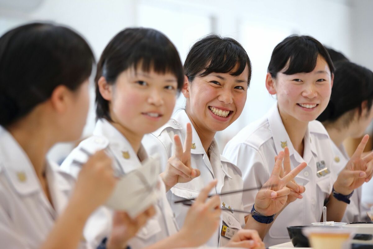 スマホも携帯もない世界「防衛大学校」はネタの宝庫だった 文春オンライン