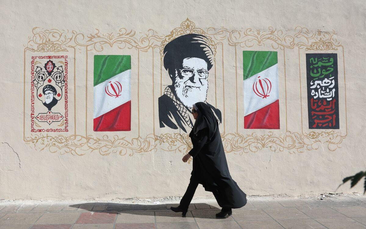 「イラン戦争」を考えるための必読記事6選…トッド、佐橋亮、佐藤優、元米大統領副補佐官、前テヘラン日本人学校校長【記事まとめ】 | 文春オンライン