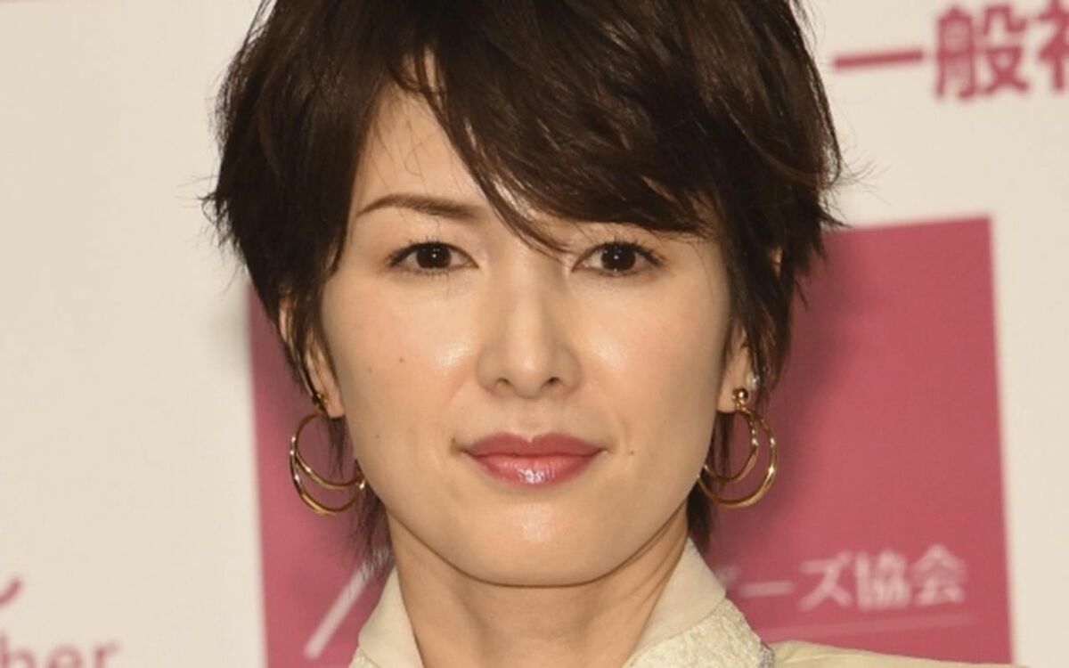 吉瀬美智子46歳、離婚の裏で…“年商20億円夫”と同じマンションで別居の