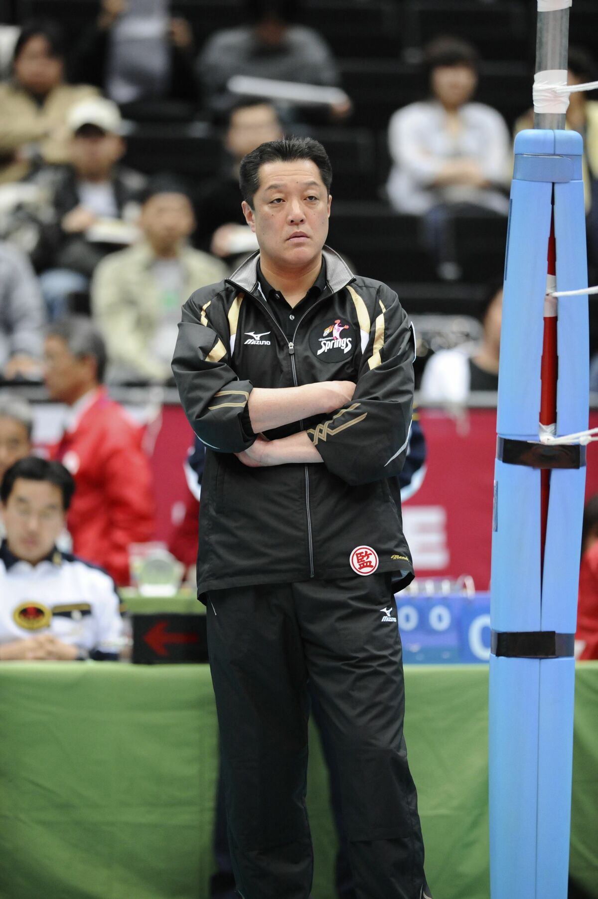 [写真]「上から目線は女性にはタブー」眞鍋政義が〈高さ、パワーの面でどうしようもない〉男子ではなく女子バレー監督を選んだ理由 文春オンライン