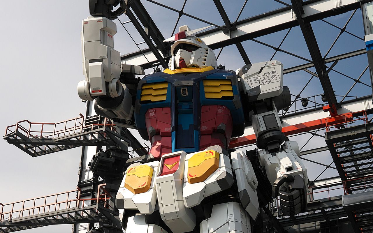 実物大のモビルスーツが倒れるのは 6階建てのビルが倒れるのと同じこと ファン待望の 動くガンダム はどこがスゴイのか 文春オンライン