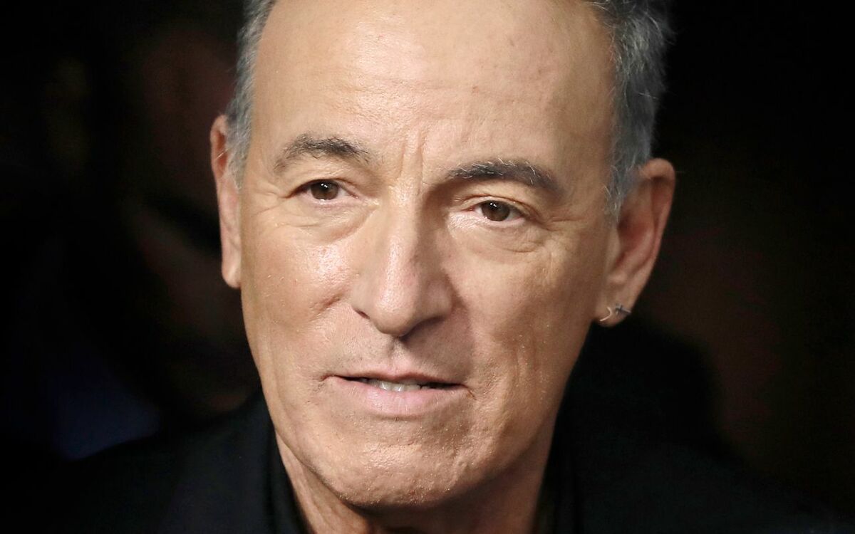 アルバム累計1億4000万枚を売り上げたアメリカ音楽界の“ボス”(76)が、自分史上最大の弱さを世界中に晒したワケ「僕はブルーカラーの男だ」 | 文春オンライン