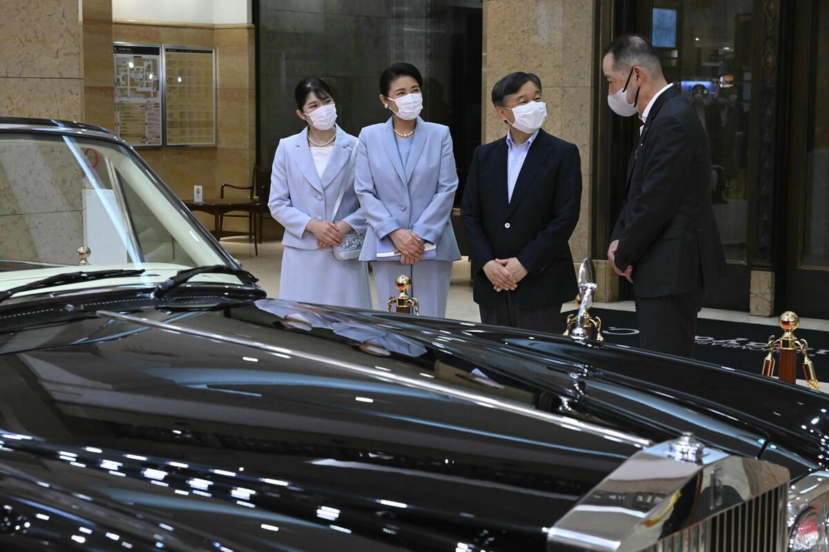 写真]雅子さまは全身イエローのパンタロンスーツ姿で…ご成婚30年の特別