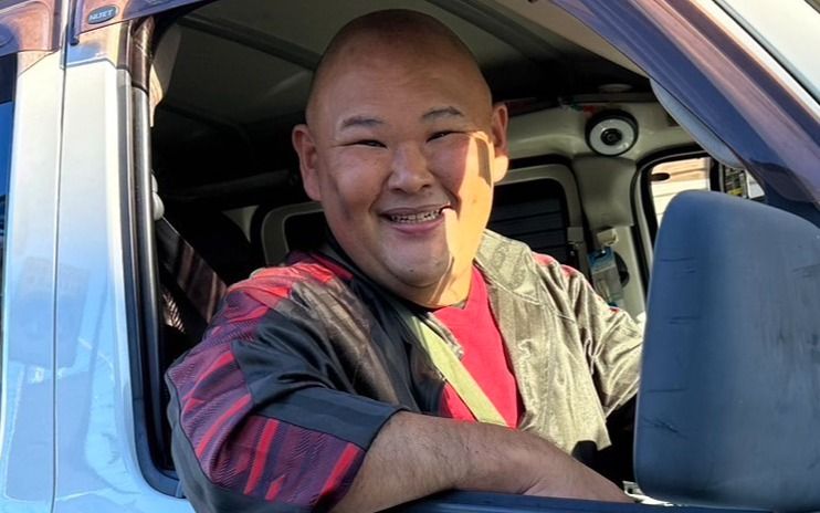 「喉に肉が付きすぎてて、しゃべるのが…」100キロ減量→和歌山に移住した安田大サーカスHIRO（48）が語る、ネタで無言のワケ | 文春オンライン