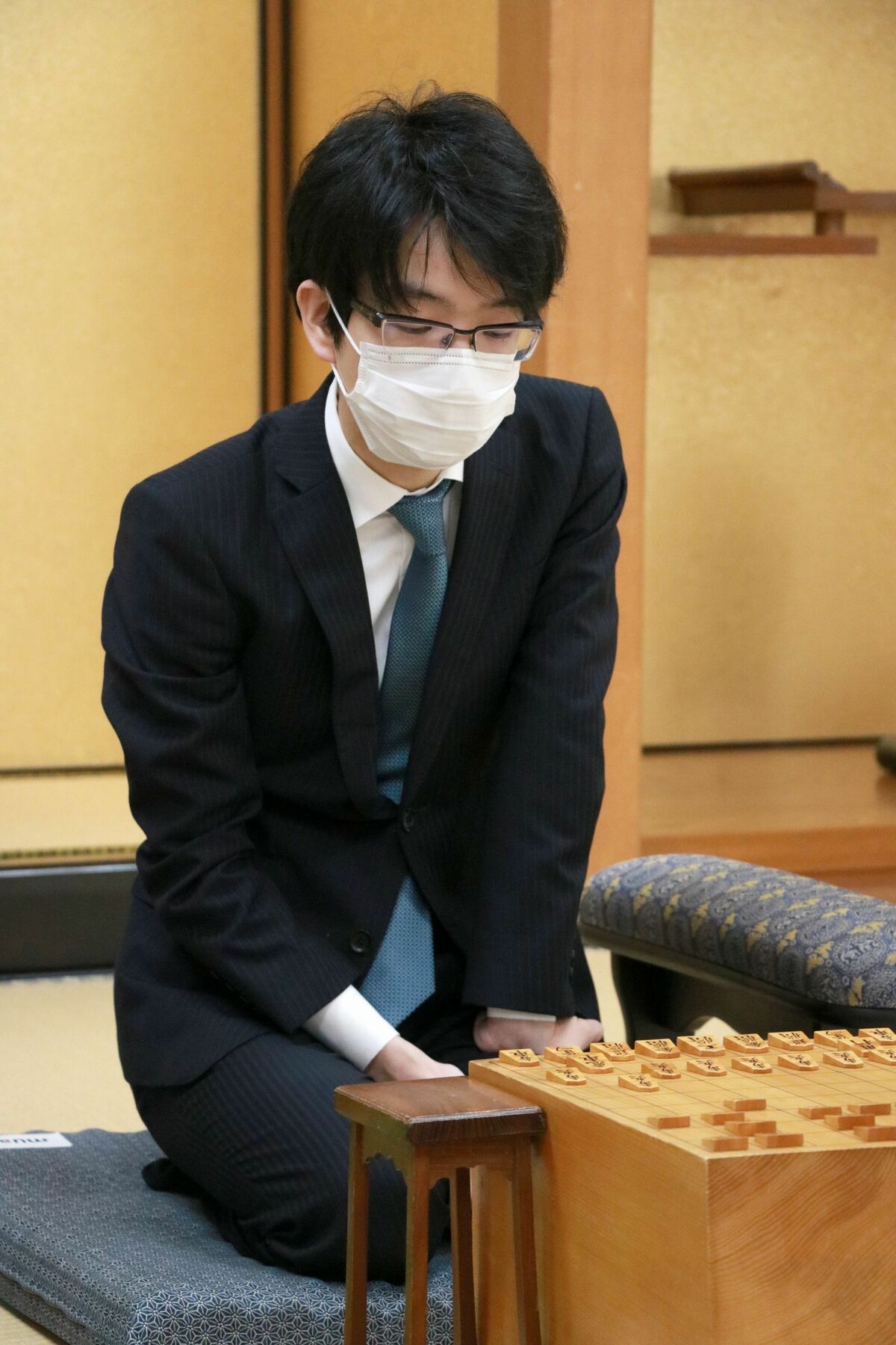 写真]藤井聡太王位に6勝1敗 “令和の覇者”豊島将之竜王はどんな秘策をぶつけてくるか | 観る将棋、読む将棋 | 文春オンライン