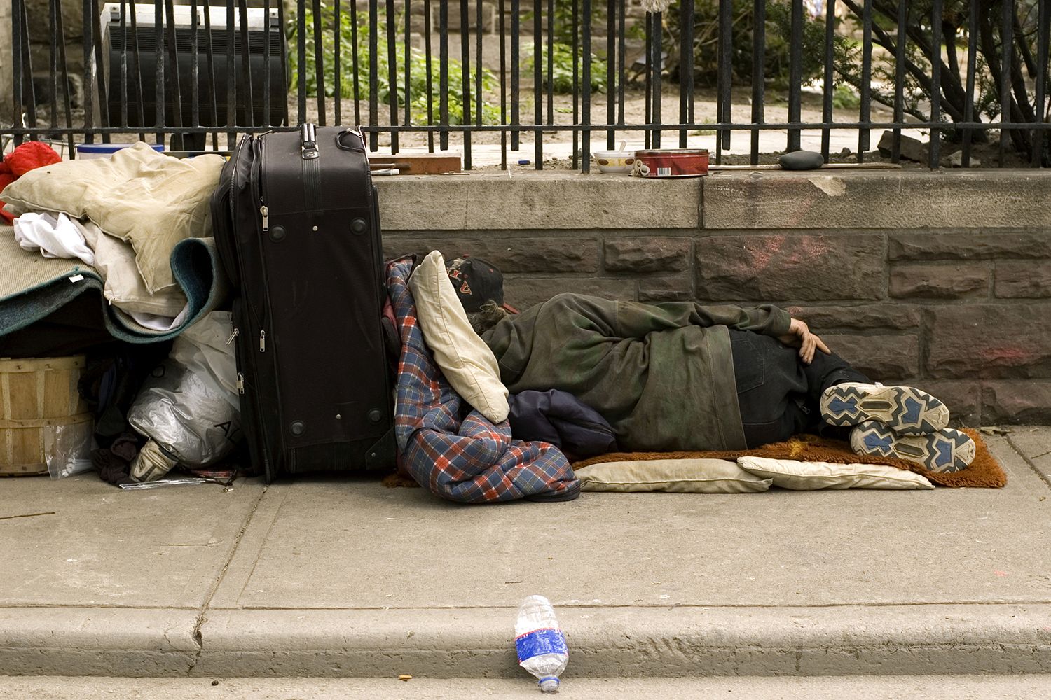 [写真](10ページ目)「私が見た深夜ファミレスの“女性ホームレス”はどこへ消えたのか？」渋谷の通称“執事”が明かした本当の理由 文春オンライン