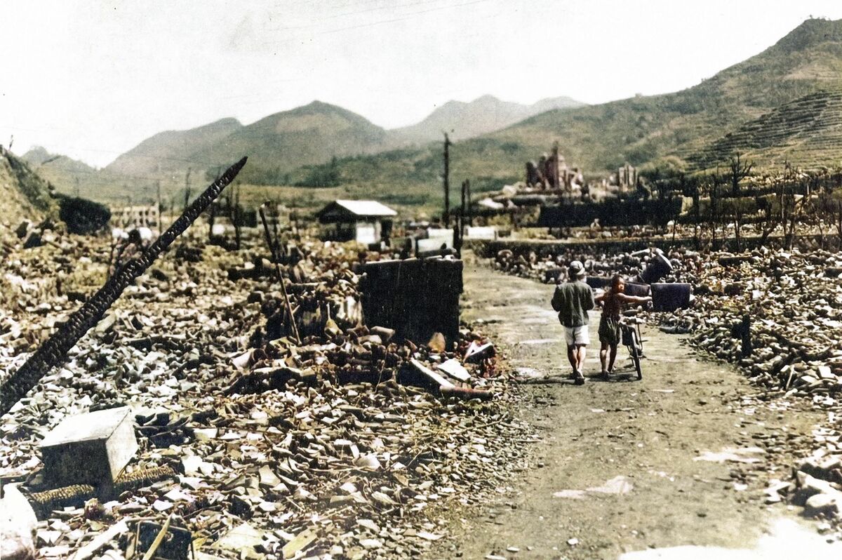 [写真] 46ページ目 〈真珠湾攻撃から82年〉あばら骨と皮だけになってしまった日本兵、ハワイを爆撃した日本軍の砲撃…カラー化した写真でみる