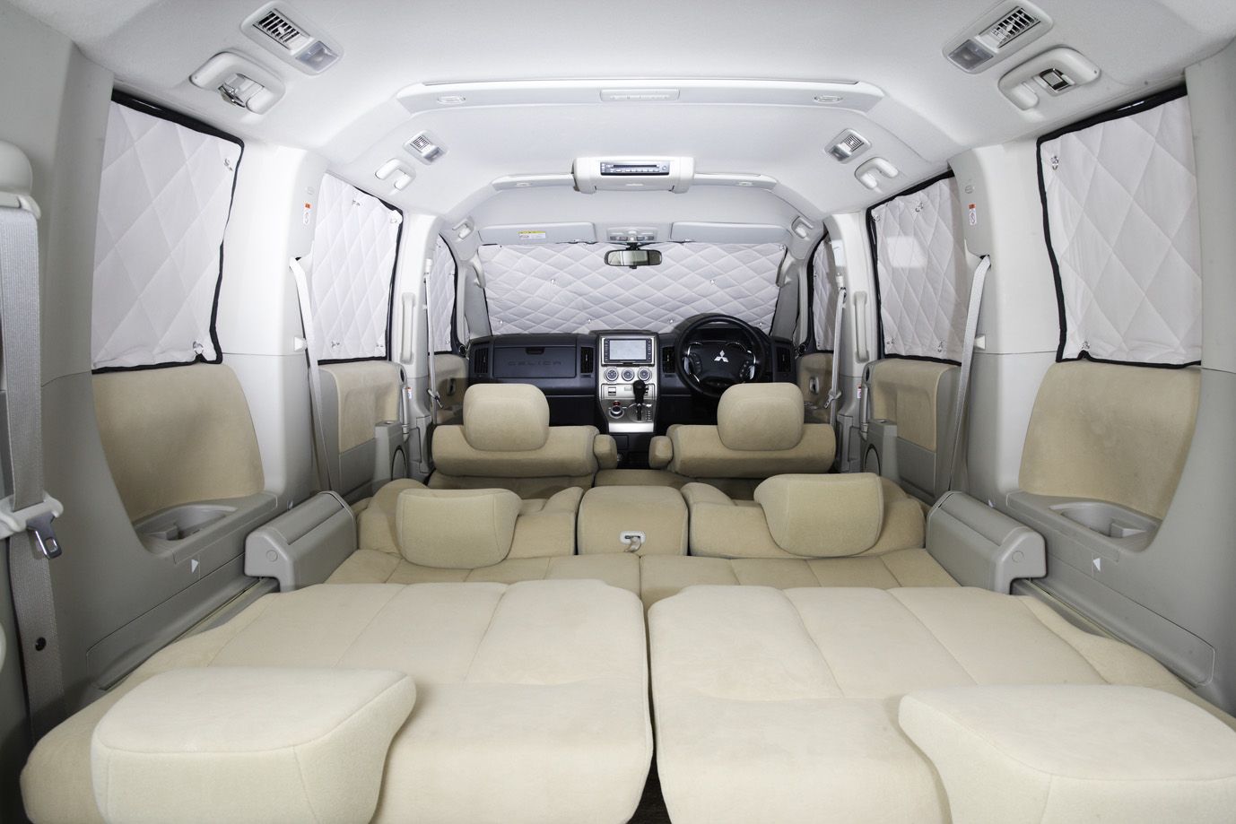 写真 3ページ目 写真多数 車中泊に大活躍 初心者 にも 経験者 にも知ってほしい 三種の神器 おすすめグッズ って 文春オンライン