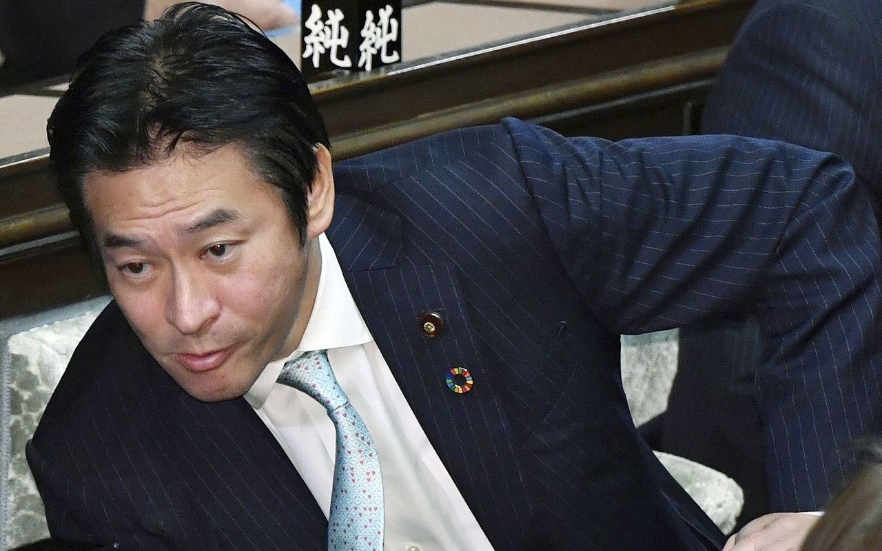 弁護人が次々辞任の秋元司議員 初公判に現れた 無罪請負人 文春オンライン