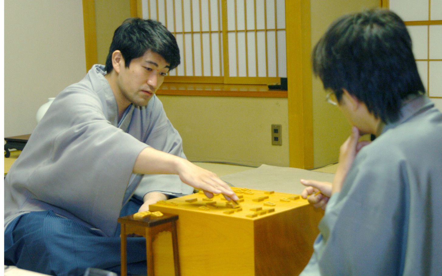 写真]内藤國雄九段と森内俊之九段は「特長あるチャレンジャー」だった