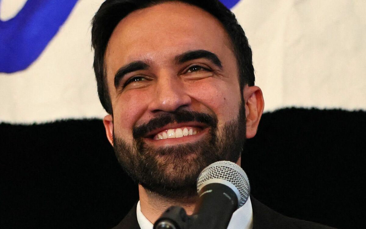 ウガンダ出身でラッパー、妻とはアプリで出会い…米国を騒然とさせた33歳のNY市長候補「マムダニ」とは何者か? | 文春オンライン