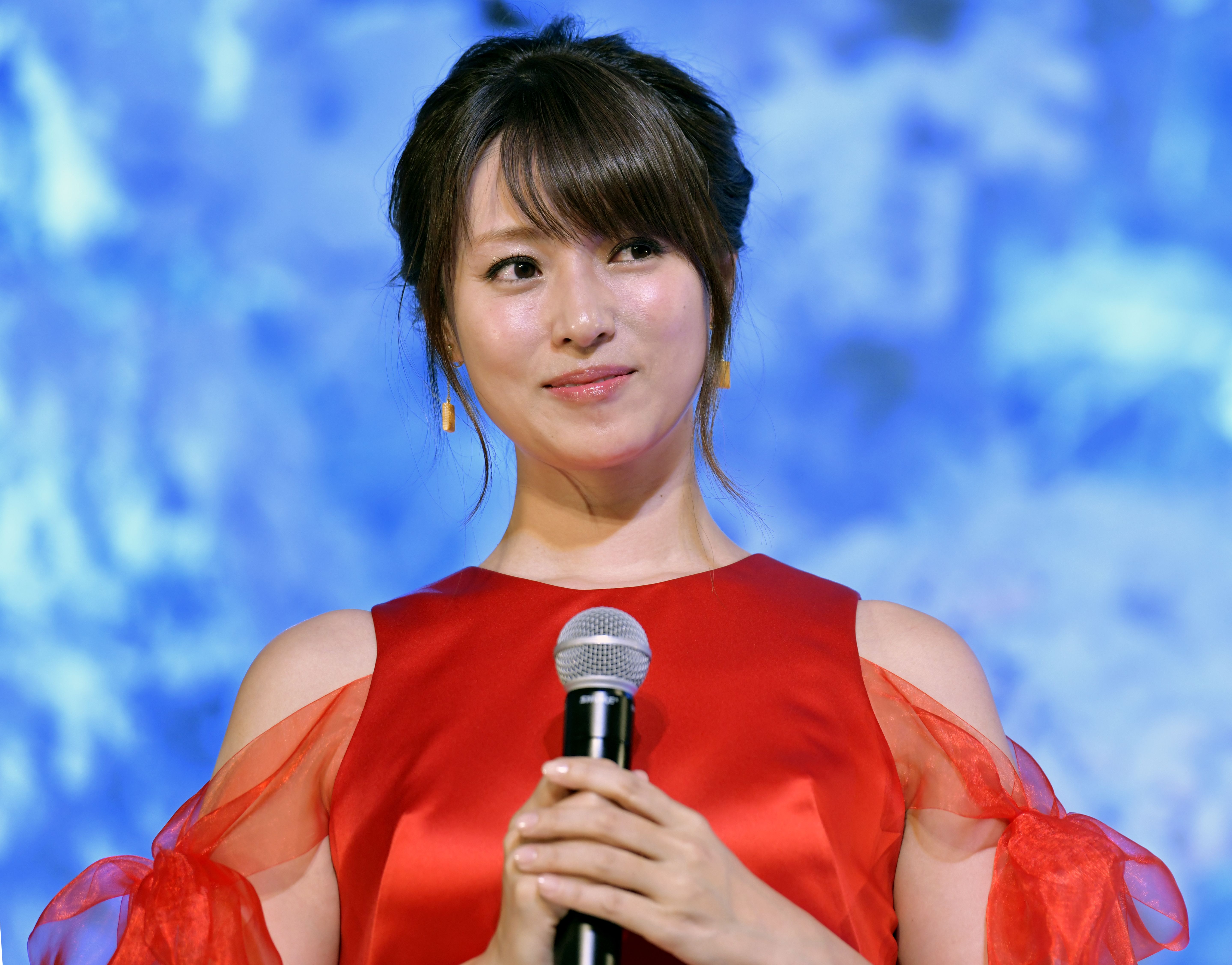 大胆なビキニ姿が“転機”に…深田恭子40歳になぜ恋愛ドラマのオファーが