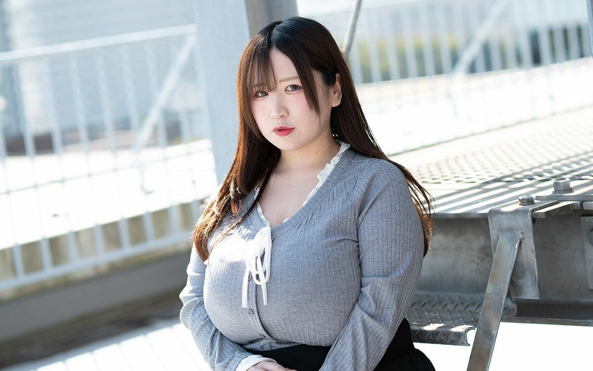「結局乳で稼いでるやん」と言われたことも…Mカップグラドル・ねぎとろまるがコンプレックスだった“130cmの胸”を“自分の武器”に変えられた理由 | 文春オンライン