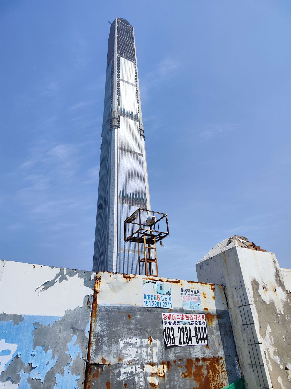 総額10兆円の明るい廃墟、593mの世界一高い未完成タワー…中国のスゴすぎるゴーストタウンはなぜ爆誕してしまったのか？ | 文春オンライン