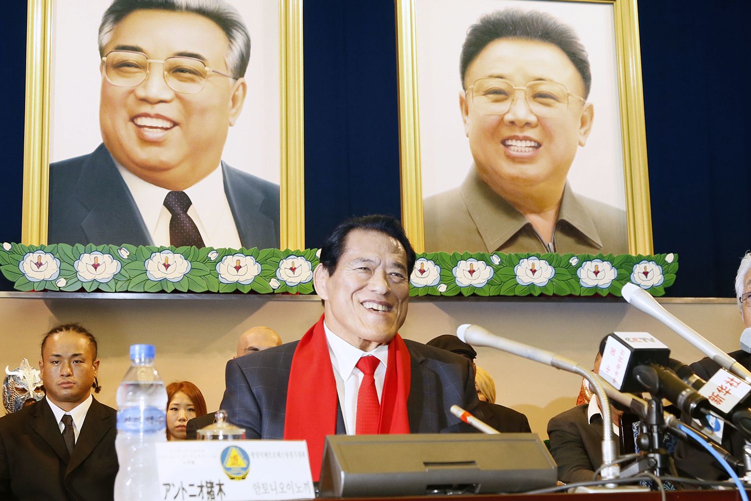 写真 2ページ目 政界引退したアントニオ猪木76歳が安倍首相の対北朝鮮外交を批判する理由 文春オンライン