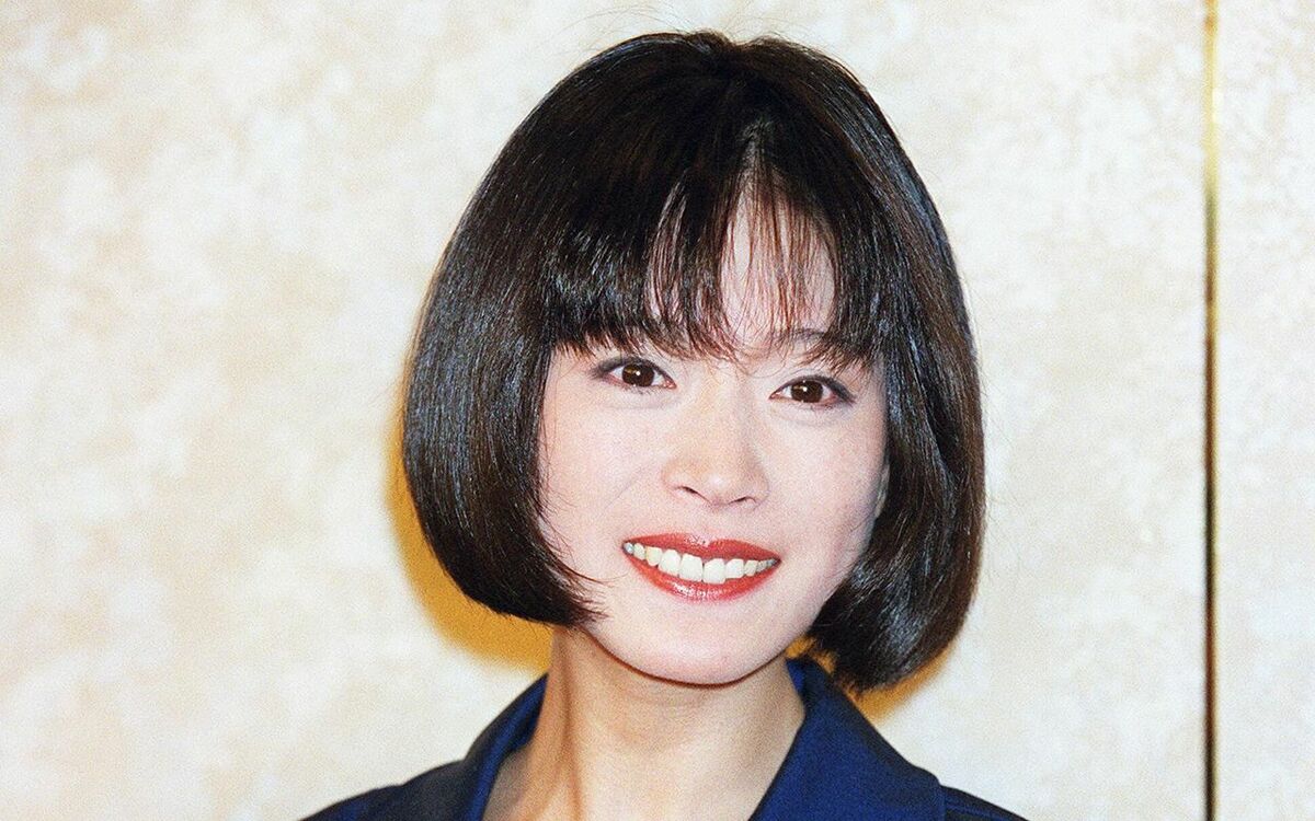 「生きてたぞー!」近藤真彦の自宅マンションで自殺未遂、家族との断絶も…中森明菜(61)が不遇の時代を乗り越え、再びマイクを握るまで | 文春オンライン