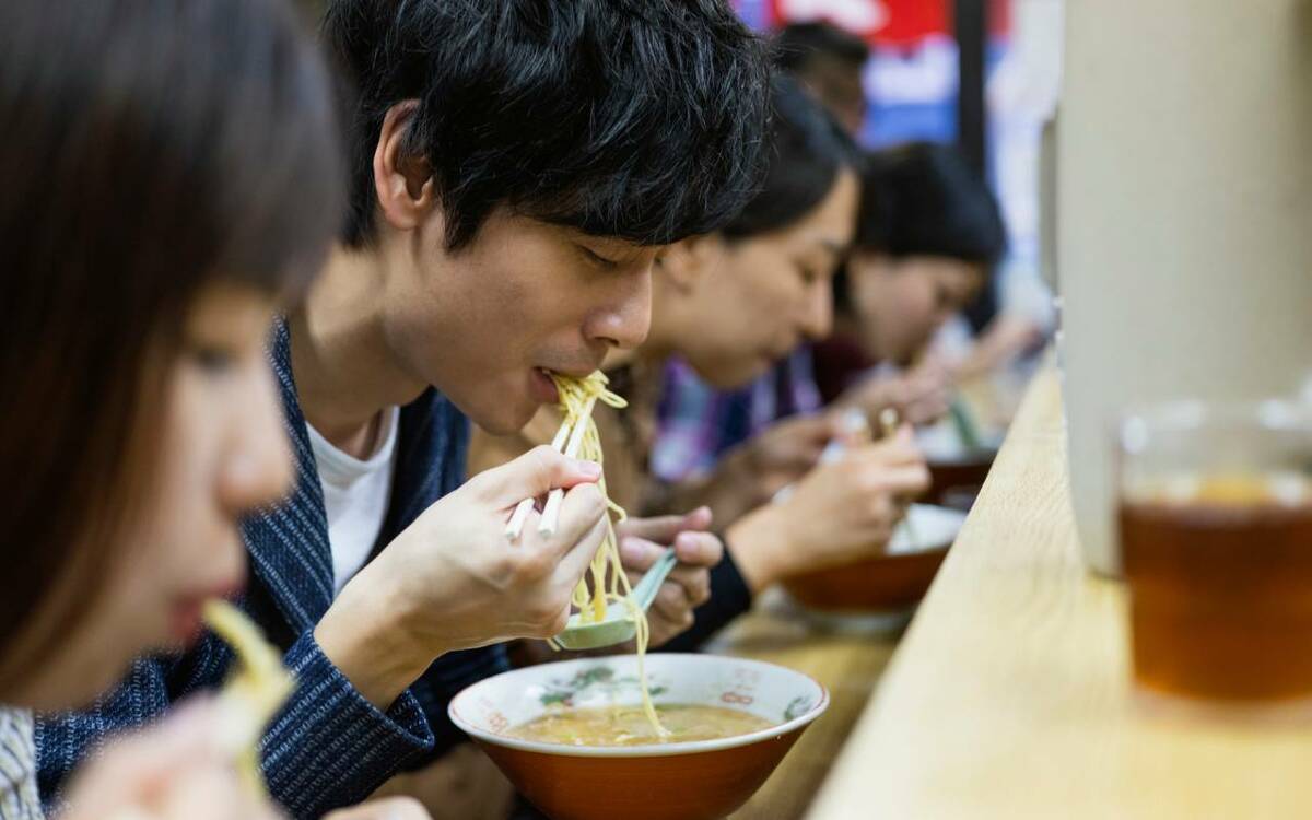 6分で着丼 とブツブツ言う客 超大盛りへの反応にニヤニヤする店員 ラーメン屋で遭遇した ヤバい人たち 文春オンライン