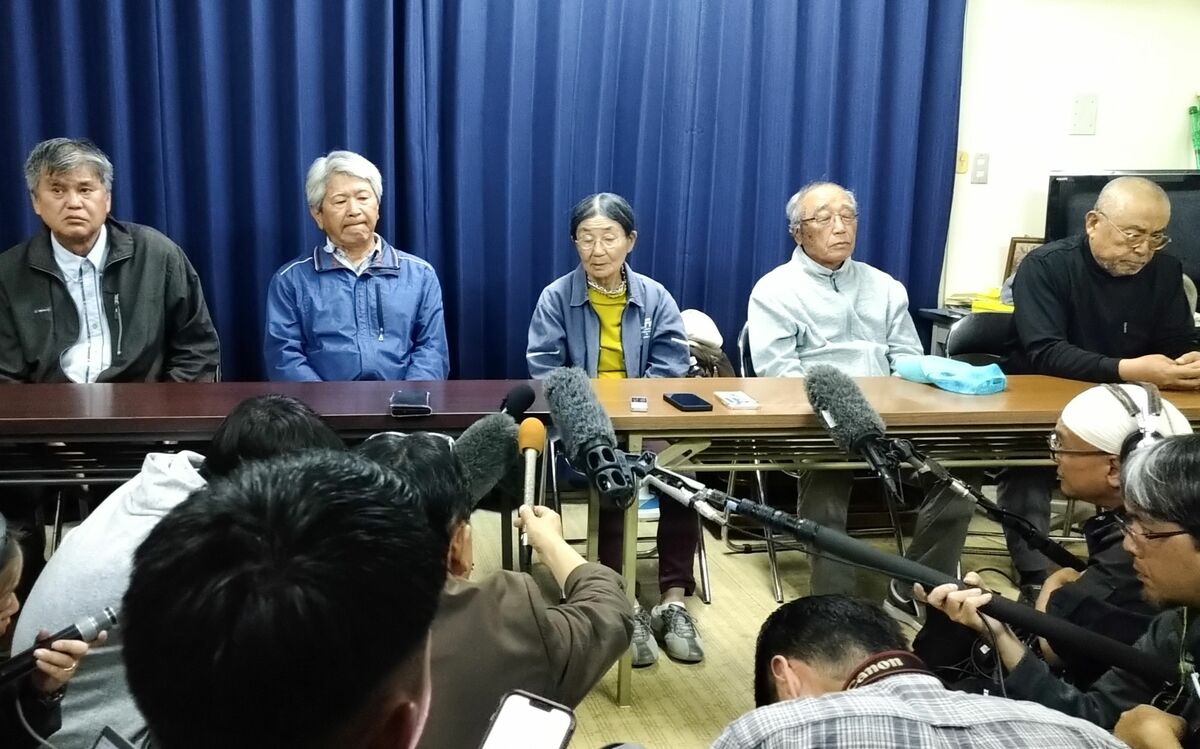 「あの謝罪会見で左端にいた人じゃん…」“辺野古転覆事故”、反基地団体幹部に中国共産党系メディアとの不可解な接点「中国人女性記者3人を船に乗せていた」 | 文春オンライン