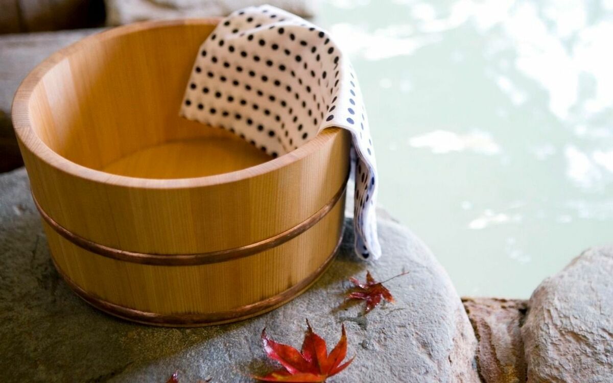 Japanese hinoki wood bath buckets high and low