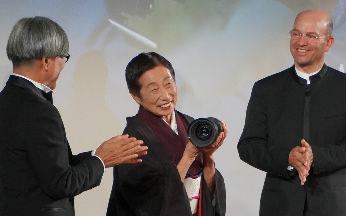 韓日女子会で手作り料理を堪能、芦澤明子カメラマン受賞に喝采、我が推し『急に具合が悪くなる』の授賞にドキドキ……映画祭も終盤!【カンヌ映画祭レポート】 | 文春オンライン