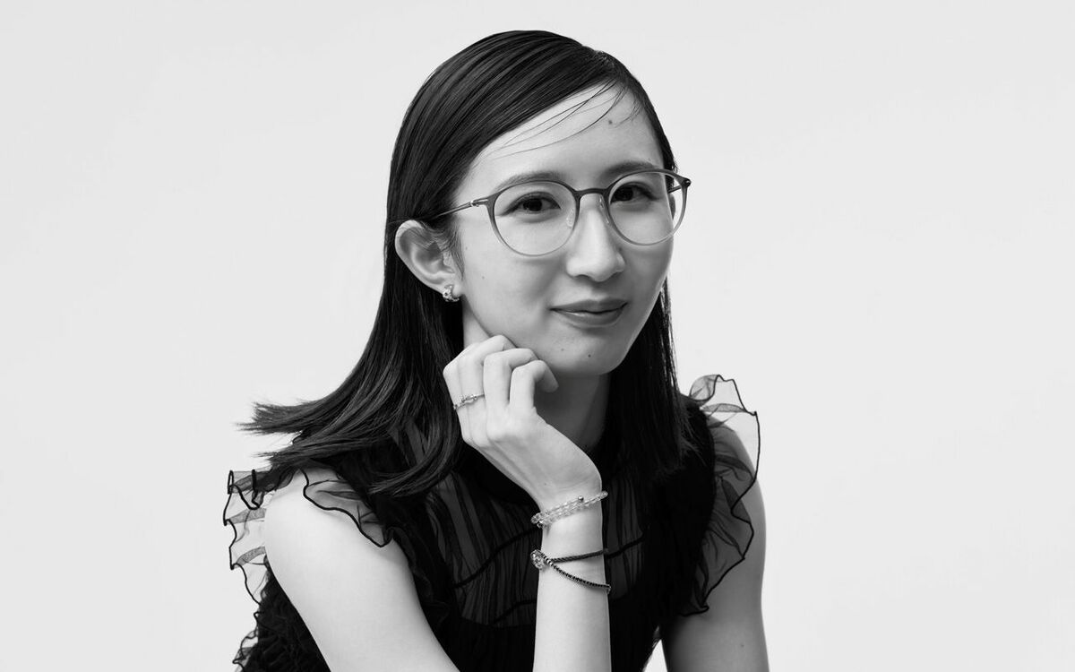 【非売品・激レア】卓球女子日本代表タペストリー 女子卓球日本代表・早田ひな選手「アクセサリーもメガネも軽さと