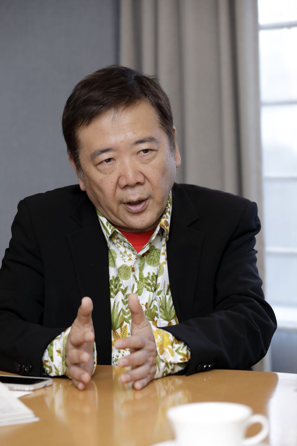 [写真](15ページ目)「今年入籍したばかりの妻が、酒を飲むと暴言をはきます」劇作家・鴻上尚史がどんな“ヘビィーな悩み”も気楽に回答できるワケ ...