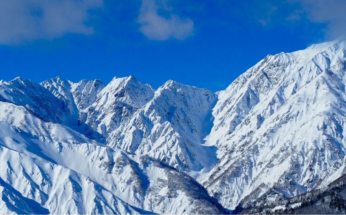 猛吹雪の冬山で3人のベテラン登山者が遭難、何日も連絡が取れず…「彼らはどこに消えたのか」捜索を始めた仲間たちが直面した“大きな謎” | 山はおそろしい | 文春オンライン