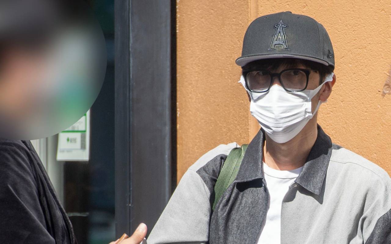 10年不倫愛 を超人気声優 櫻井孝宏 48 に直撃取材 結婚してるけど 付き合っている人がいました 妻と恋人を騙した裏切りの全真相 文春オンライン
