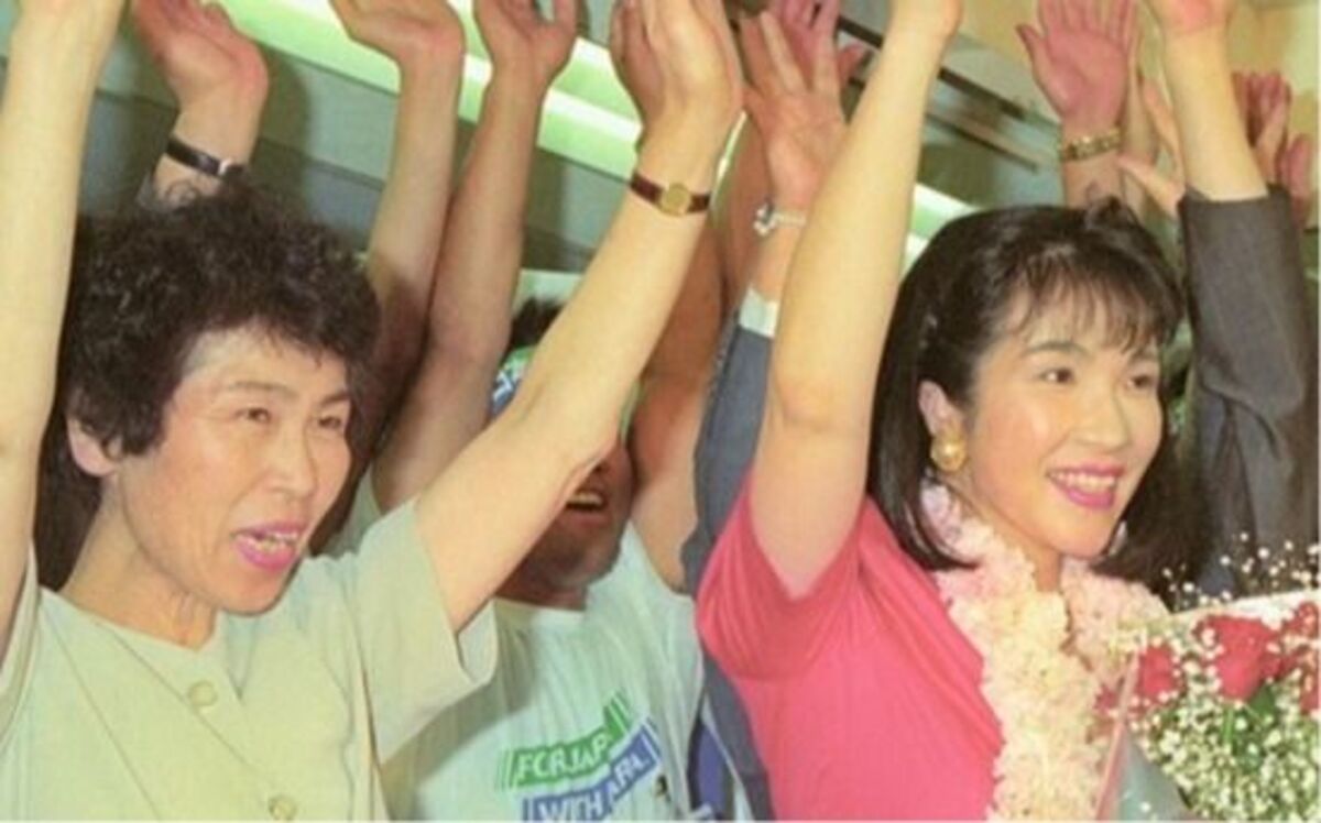 23歳くらいの高市早苗さん掲載☆蛍雪短大1984年6月号☆写真あり 写真]《テストが「99点」でも叱り飛ばす》高市早苗首相の原点をつくっ