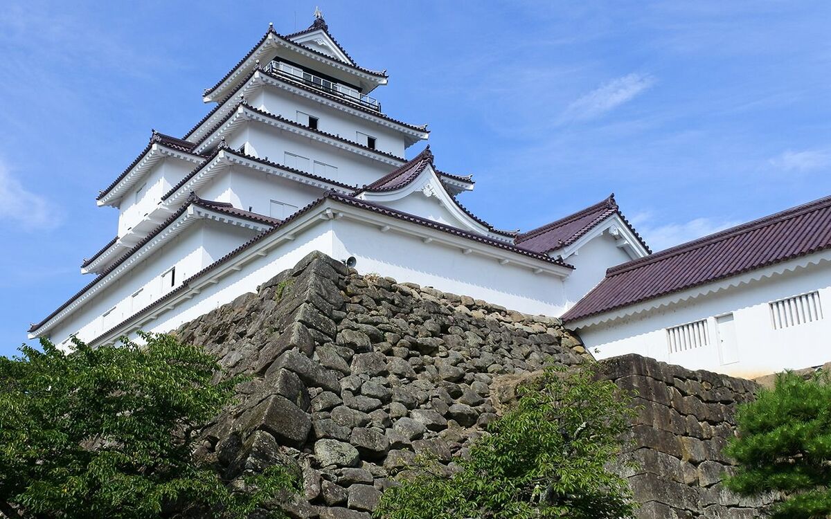 豊臣政権の“東北支社”！ なぜ会津若松城の天守には「赤瓦」が使われているのか？ | 文春オンライン