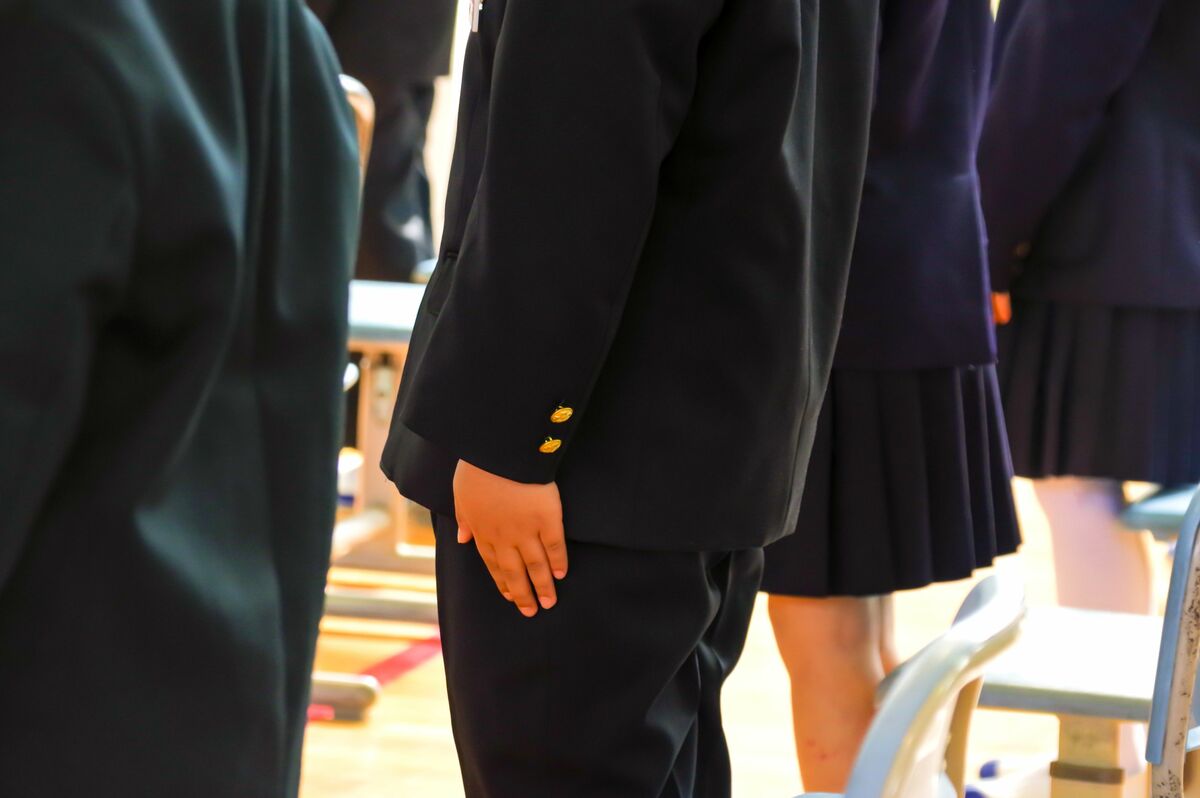 「ボクだけ全然体つきが違うんだよ」胸が目立つためベストを脱げず…小児外科医の父が見た、男子になった我が子の「不安だらけの中学生活」 | 文春オンライン