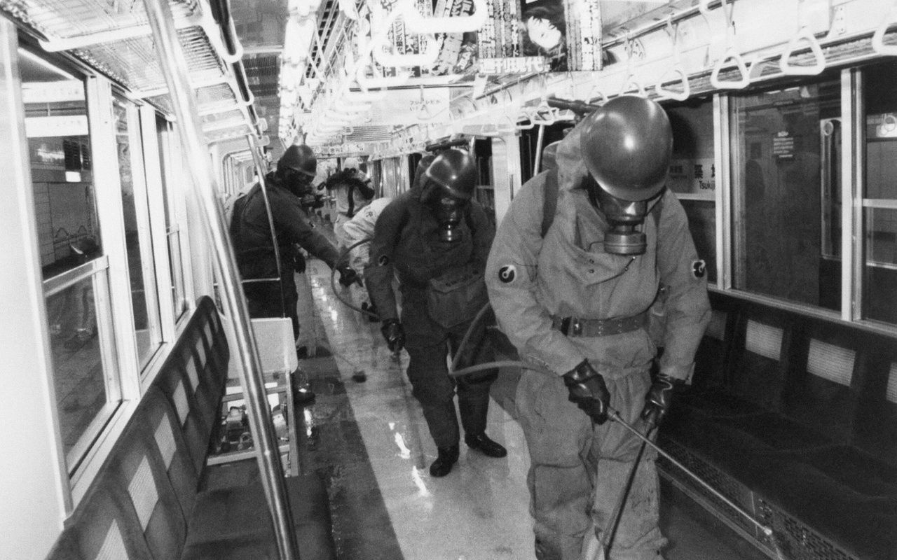 JC　痙攣　無修正 [写真]地下鉄サリン事件の朝の“一部始終”「痙攣を起こしていたり、泡を吹いたり…」「瞳孔がピンホールのように小さい」 | 文春オンライン