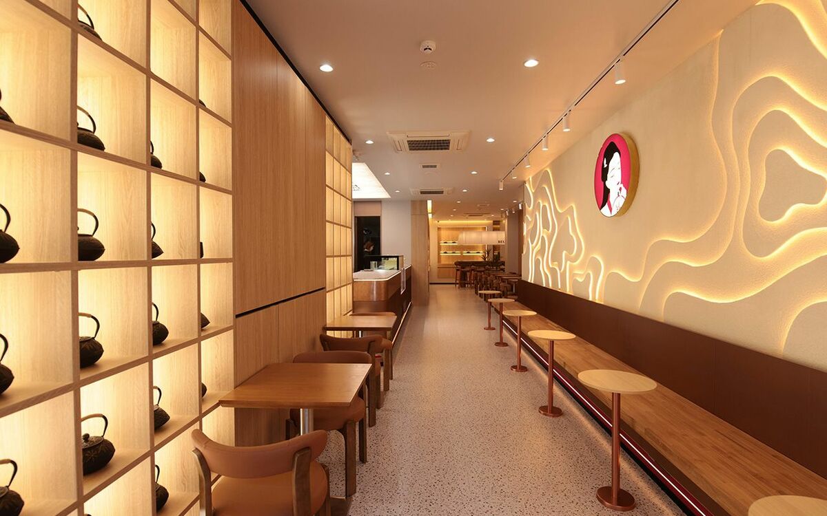 「1杯1000円超」独特すぎる茶がヒット、2時間の行列も…“名古屋の主婦”が誘致した“日本初上陸カフェ”の正体 | 文春オンライン