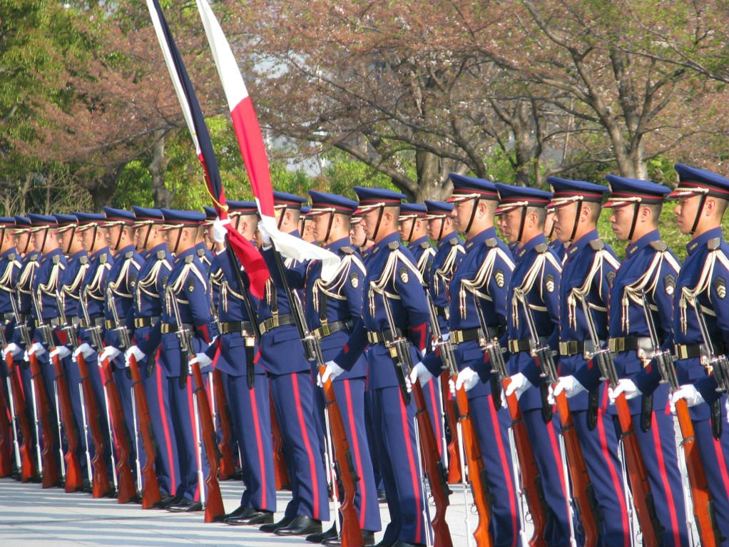 写真]「即位の礼」 まばたき“禁止”の一団――陸上自衛隊の花形「特別儀仗隊」を知っていますか？ | 文春オンライン