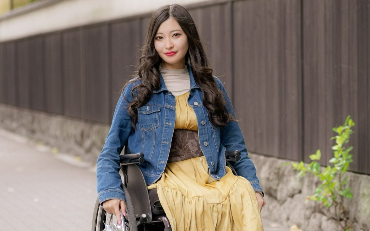 2ページ目 毎日楽しく生きているのに 障害があって可哀想 と 16歳で両足切断したモデル 葦原海 25 が 周囲の視線 に思うこと 文春オンライン