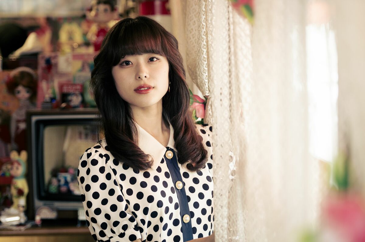 写真](9ページ目)《総額1000万円》大胆なミニスカのバブルスーツ、体の