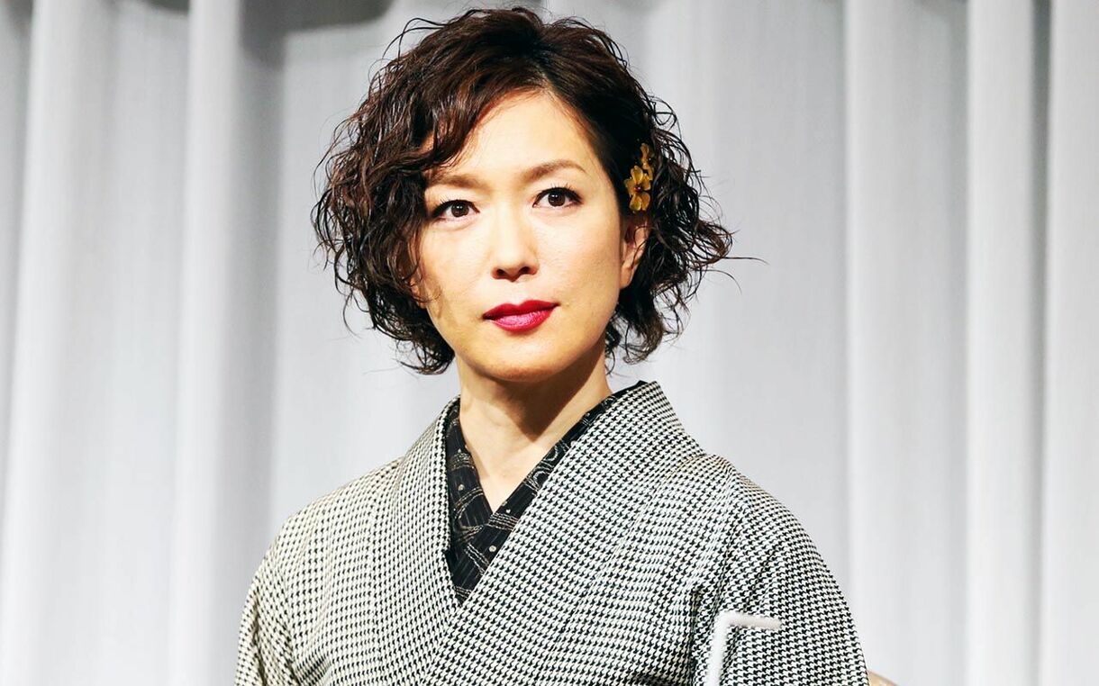 朝ドラ後にヌード、教祖と結婚 若村麻由美56歳の「生涯修行」 週刊文春 電子版